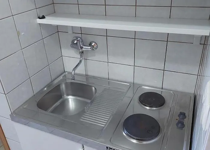 Rab Diving Mirko 招待所 3*