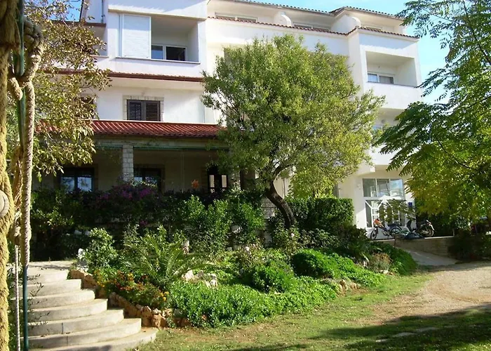 Rab Diving Mirko 招待所 3*